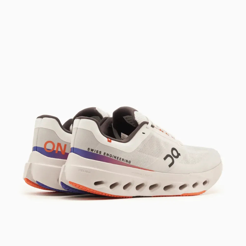 Tênis On Running Cloudsurfer Next White Flame detalhe do solado
