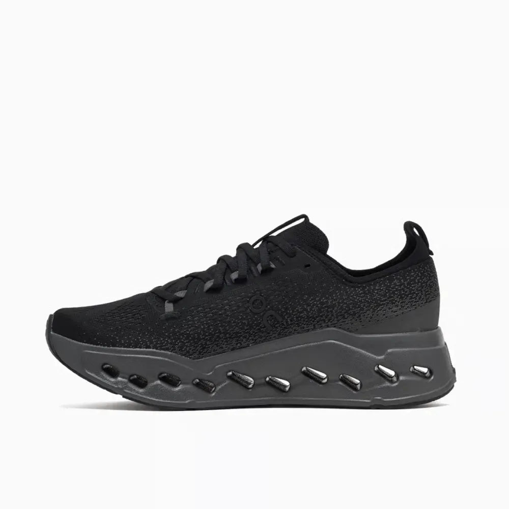 Tênis On Running Cloudsurfer Max 1 Black Gray detalhe lateral