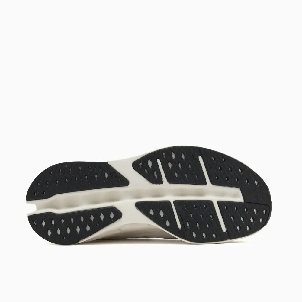 Tênis On Running Cloudsurfer Max Triple White vista traseira