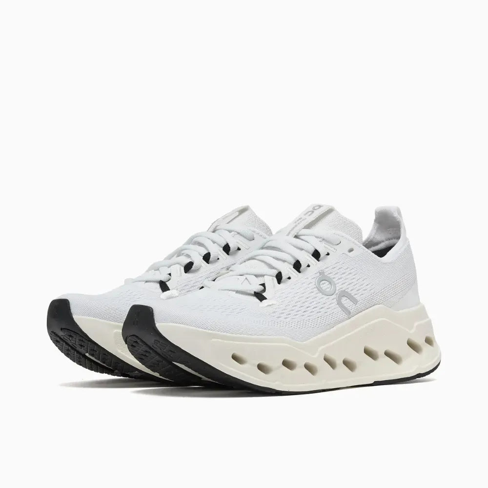 Tênis On Running Cloudsurfer Max Triple White detalhe do solado