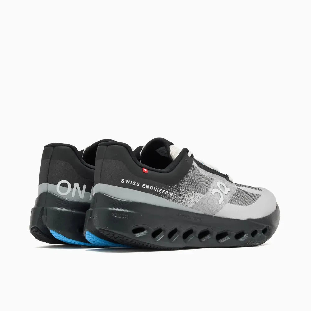 Tênis On Running Cloudsurfer Next Lumos Black Beige detalhe do solado