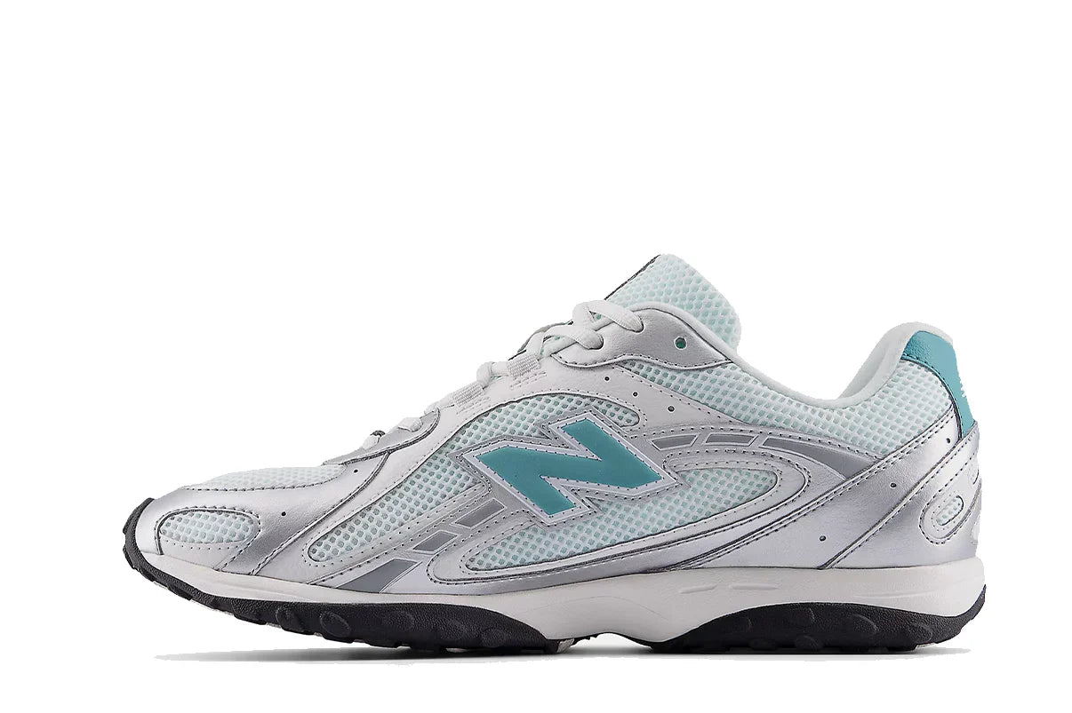 Tênis New Balance 204L Light Silver Metallic Prata vista superior