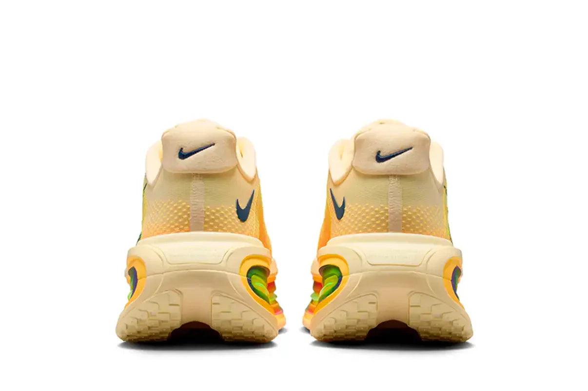 Tênis Nike Vomero Premium Alabaster Amarelo detalhe do solado