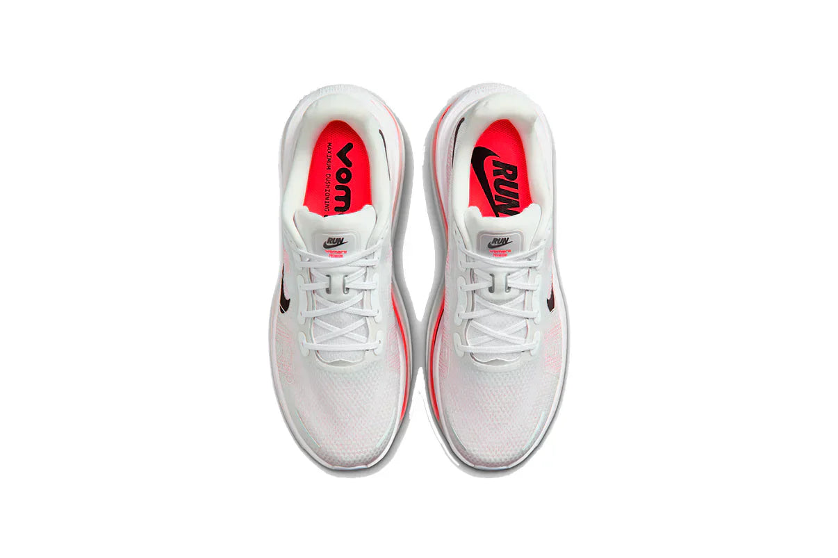 Tênis Nike Vomero Premium White Bright Crimson Branco detalhe do material