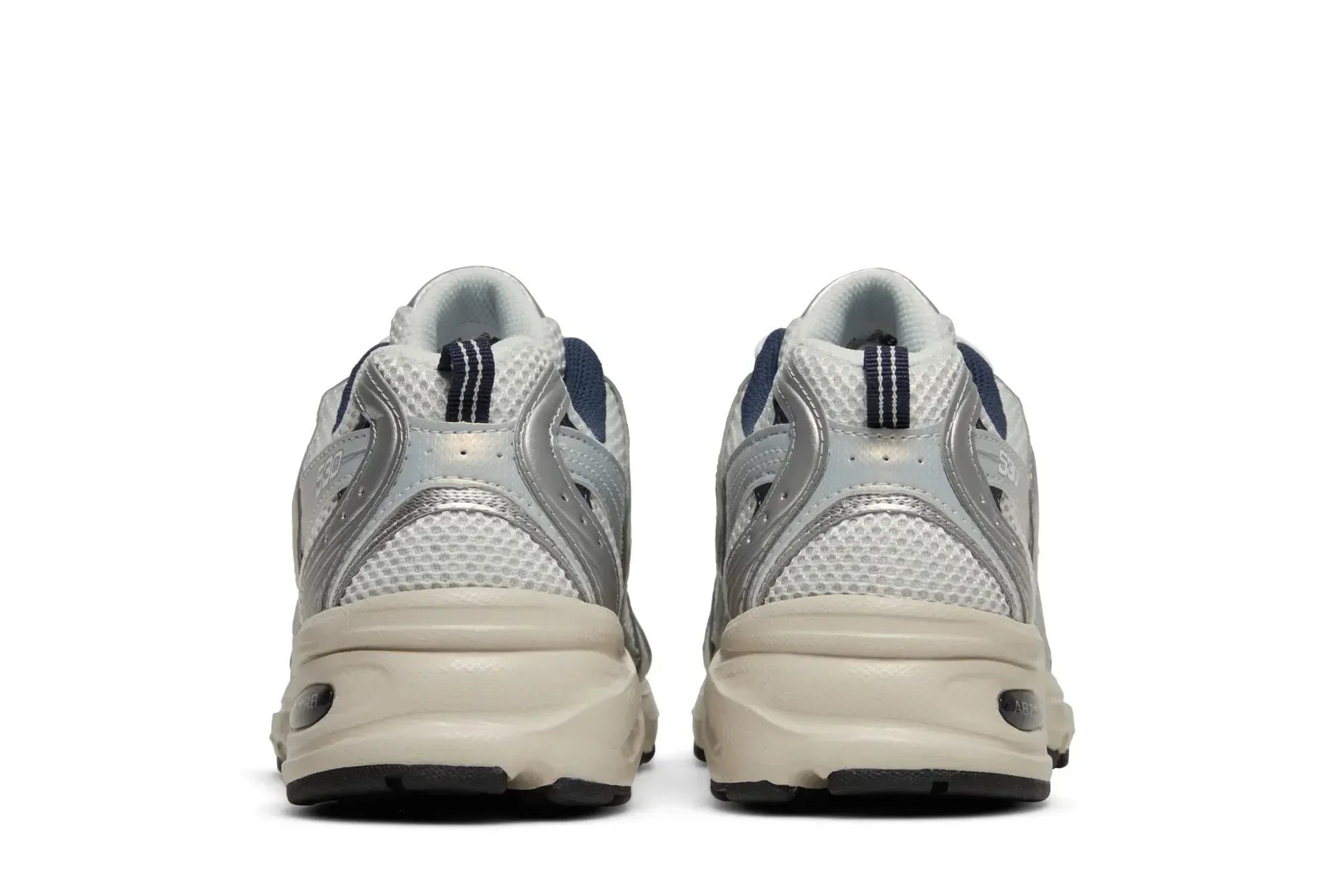 Tênis New Balance 530 Steel Grey Cinza vista traseira