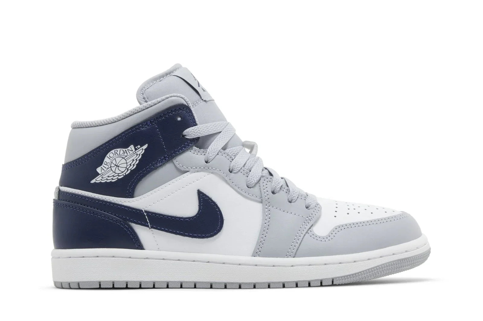 Tênis Air Jordan 1 Mid Wolf Grey Midnight Navy Cinza vista lateral