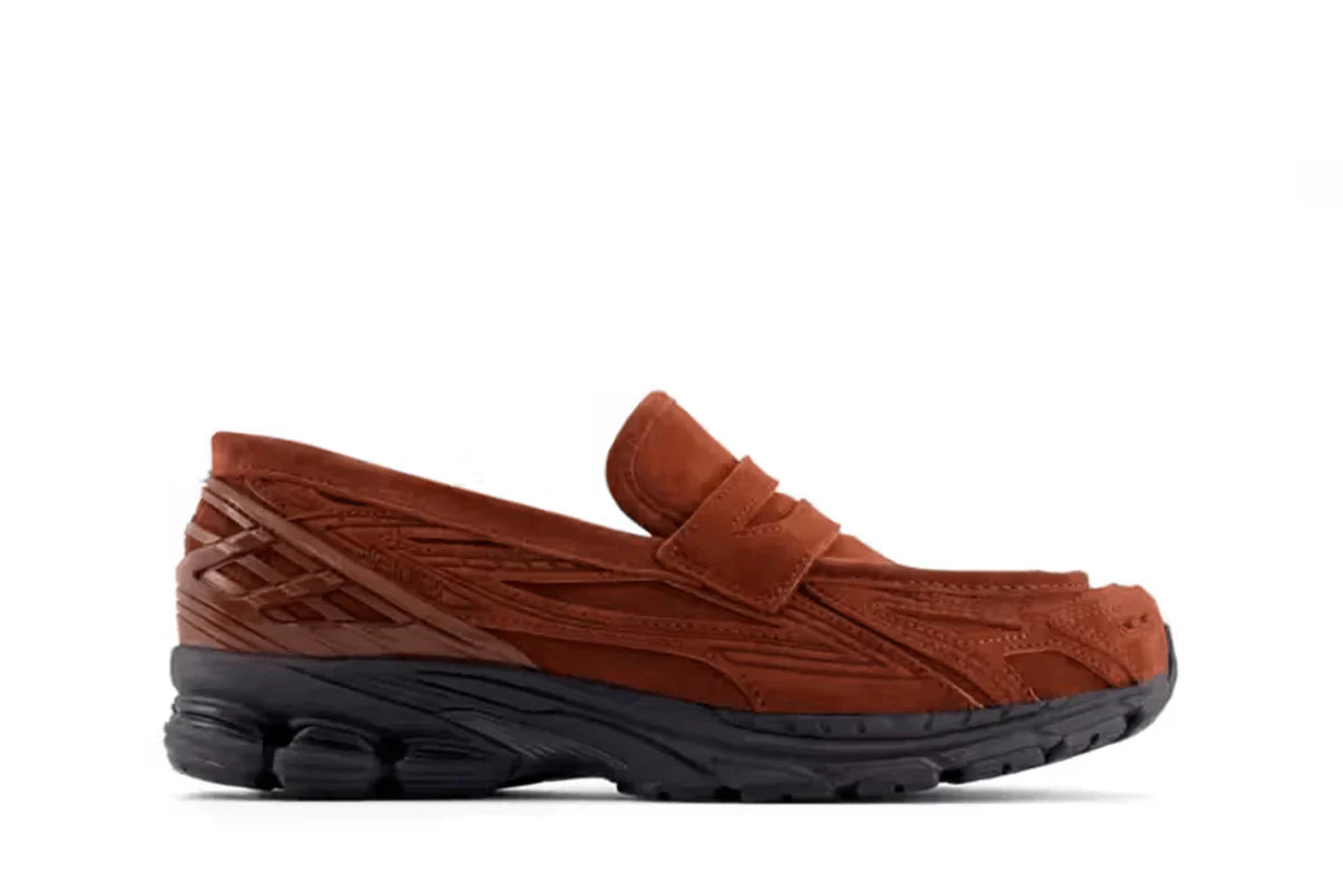 Tênis New Balance 1906L Rich Oak Suede Camurça Slip-on Marrom vista lateral