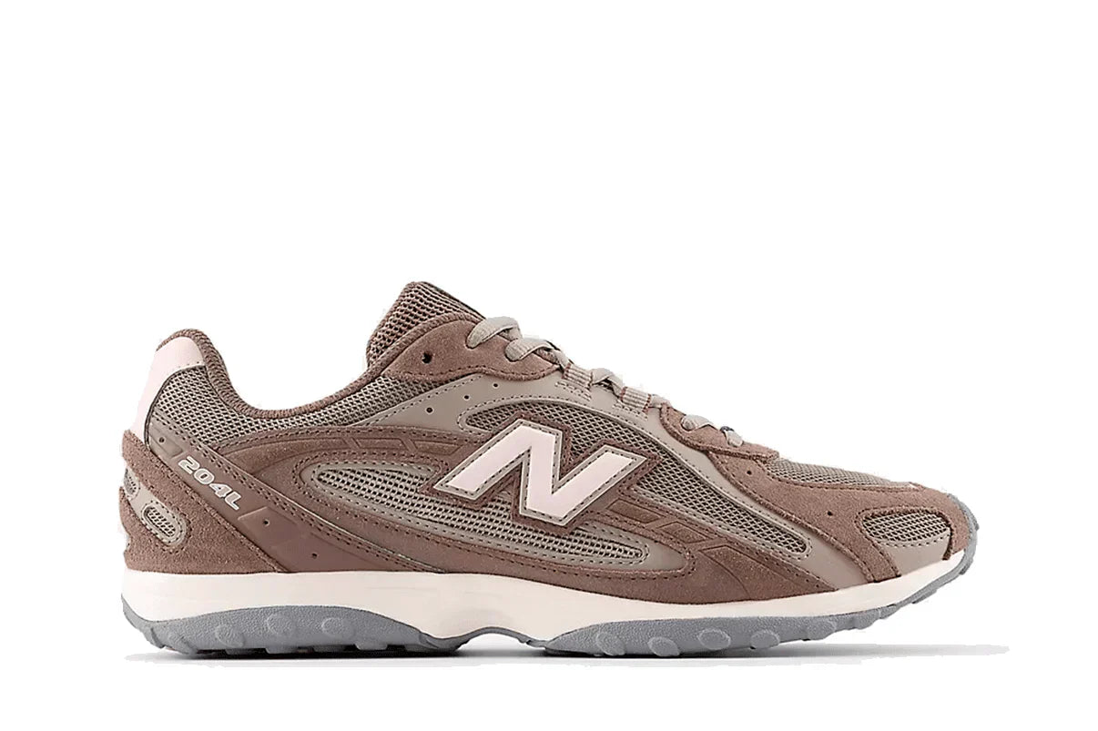 Tênis New Balance 204L Cortado Marrom vista lateral