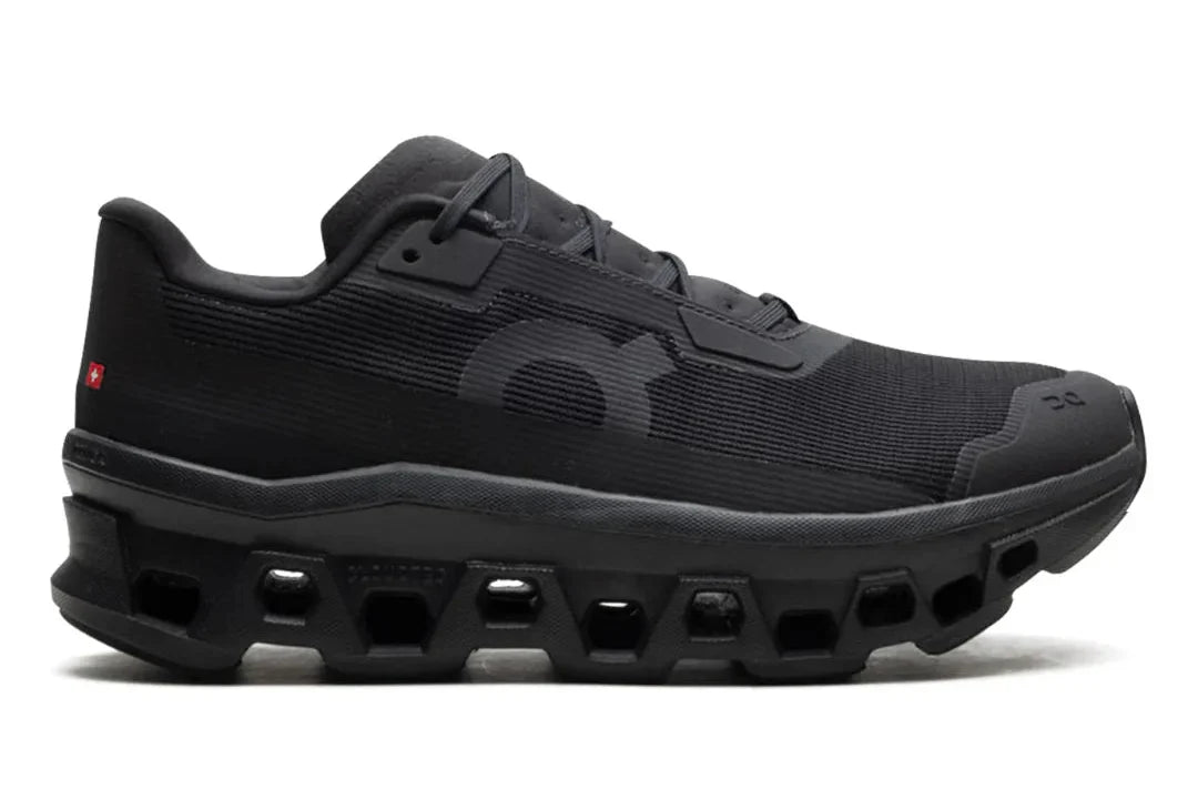 Tênis On Running Cloudmonster Void Black vista lateral