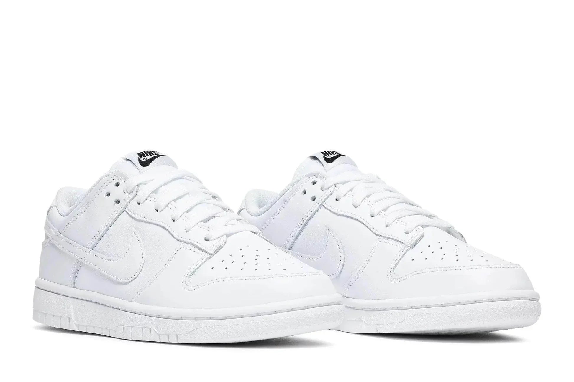Tênis Nike Dunk Low Triple White vista superior