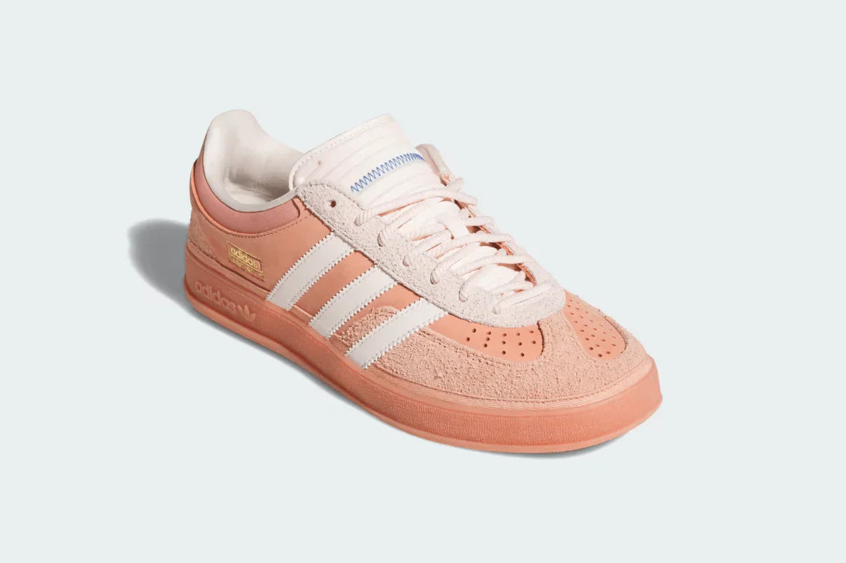 Tênis Adidas Gazelle Indoor Bad Bunny Cabo Rojo Rosa detalhe do material