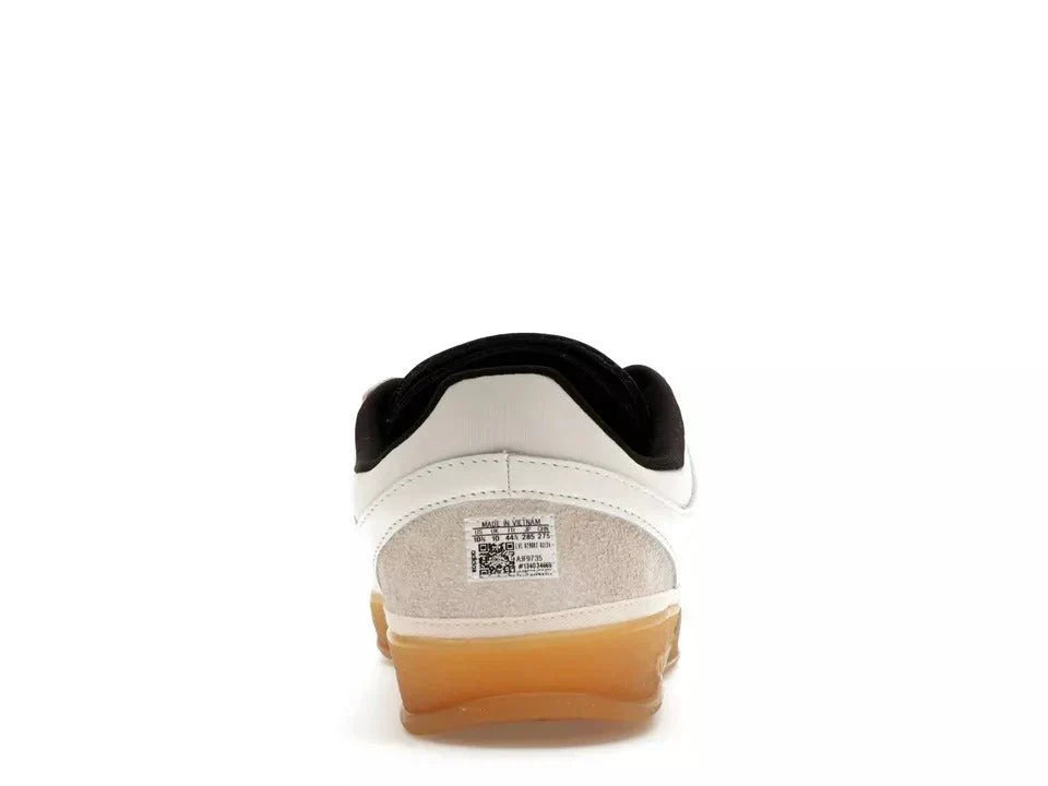 Tênis Adidas Gazelle x Bad Bunny Core White Bege vista traseira