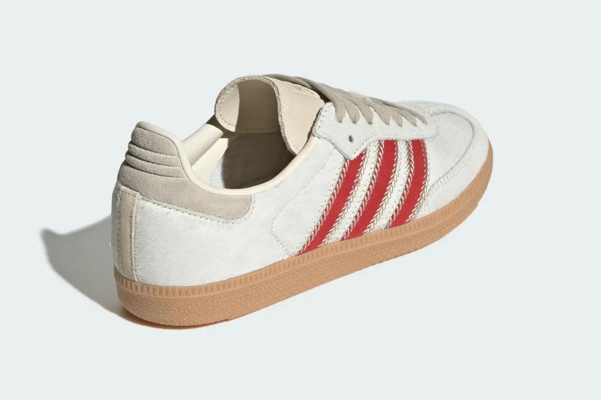 Tênis Adidas Samba OG Pony Hair Wonder Beige Better Scarlet detalhe do solado