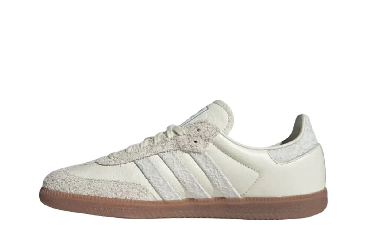 Tênis Adidas Samba Og x Naked Consortium Off White Crystal White Branco detalhe do material