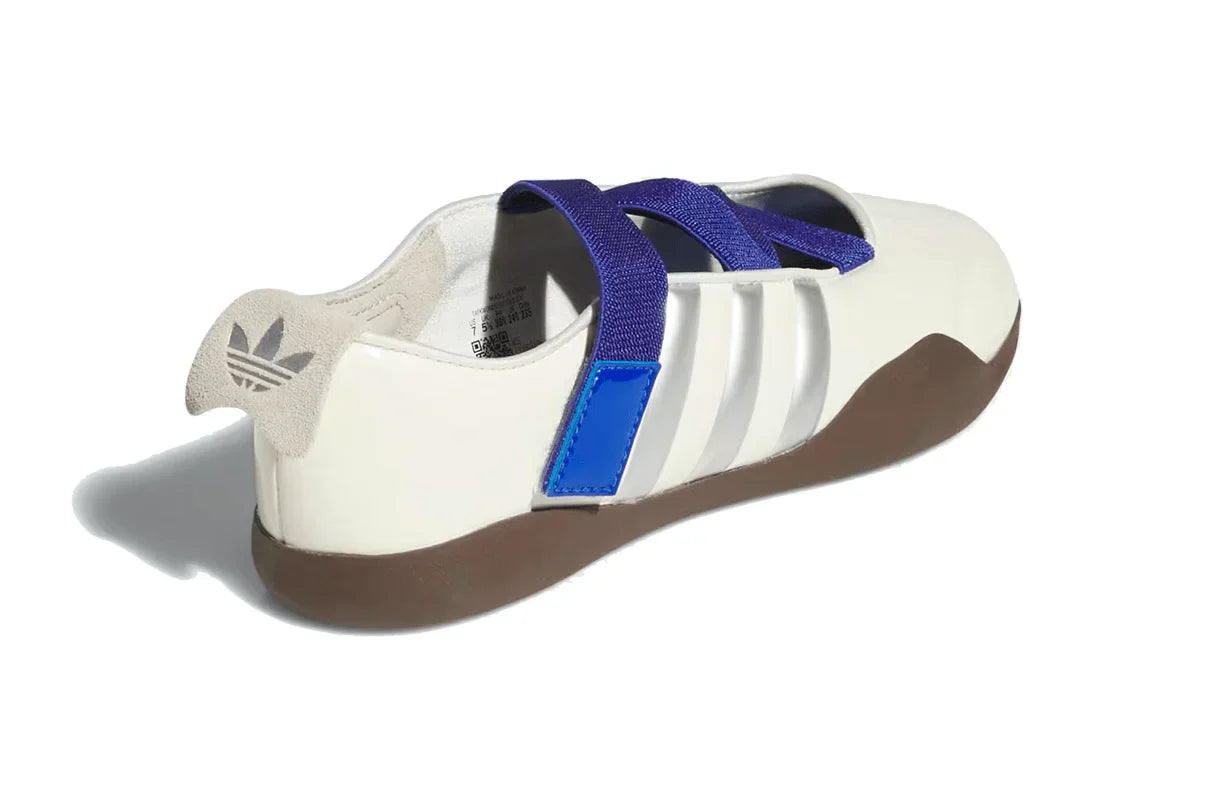 Tênis Adidas Taekwondo Caroline Hu x CLOT White Royal Branco detalhe do solado