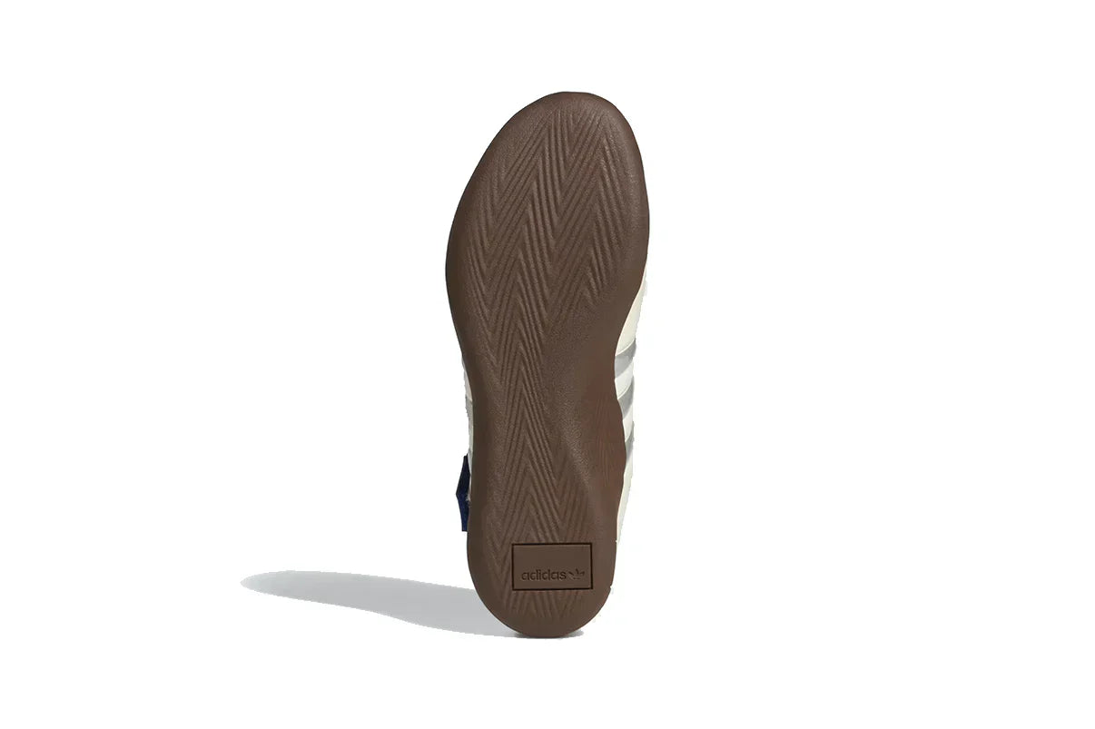 Tênis Adidas Taekwondo Caroline Hu x CLOT White Royal Branco vista traseira