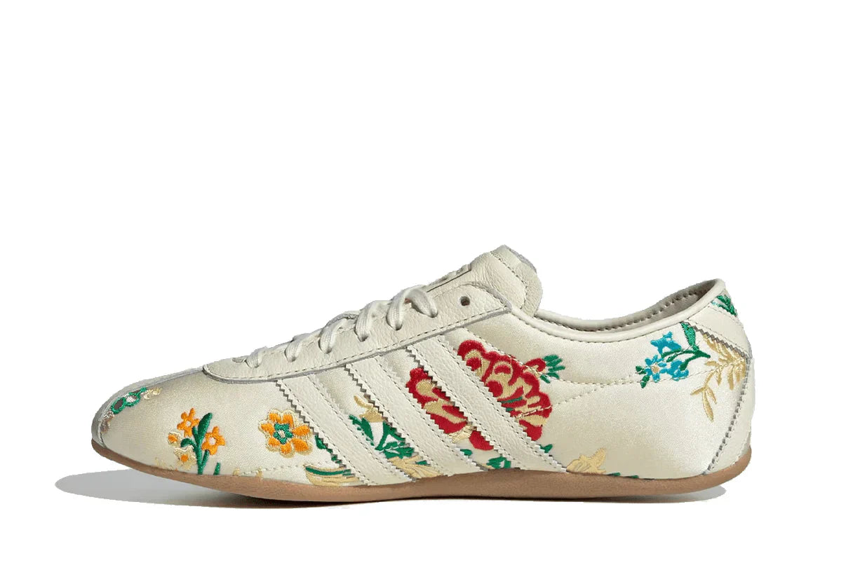 Tênis Adidas Tokyo Crew White Floral Embroidery Branco vista superior