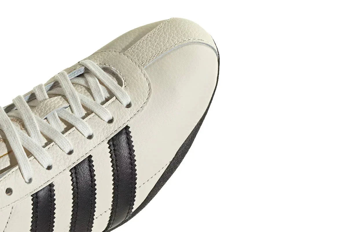 Tênis Adidas Tokyo Off White Core Black Branco detalhe do solado