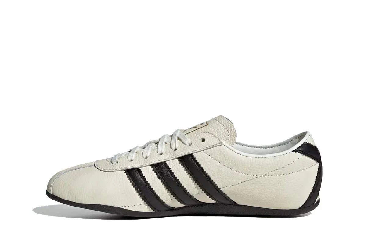 Tênis Adidas Tokyo Off White Core Black Branco detalhe do acabamento
