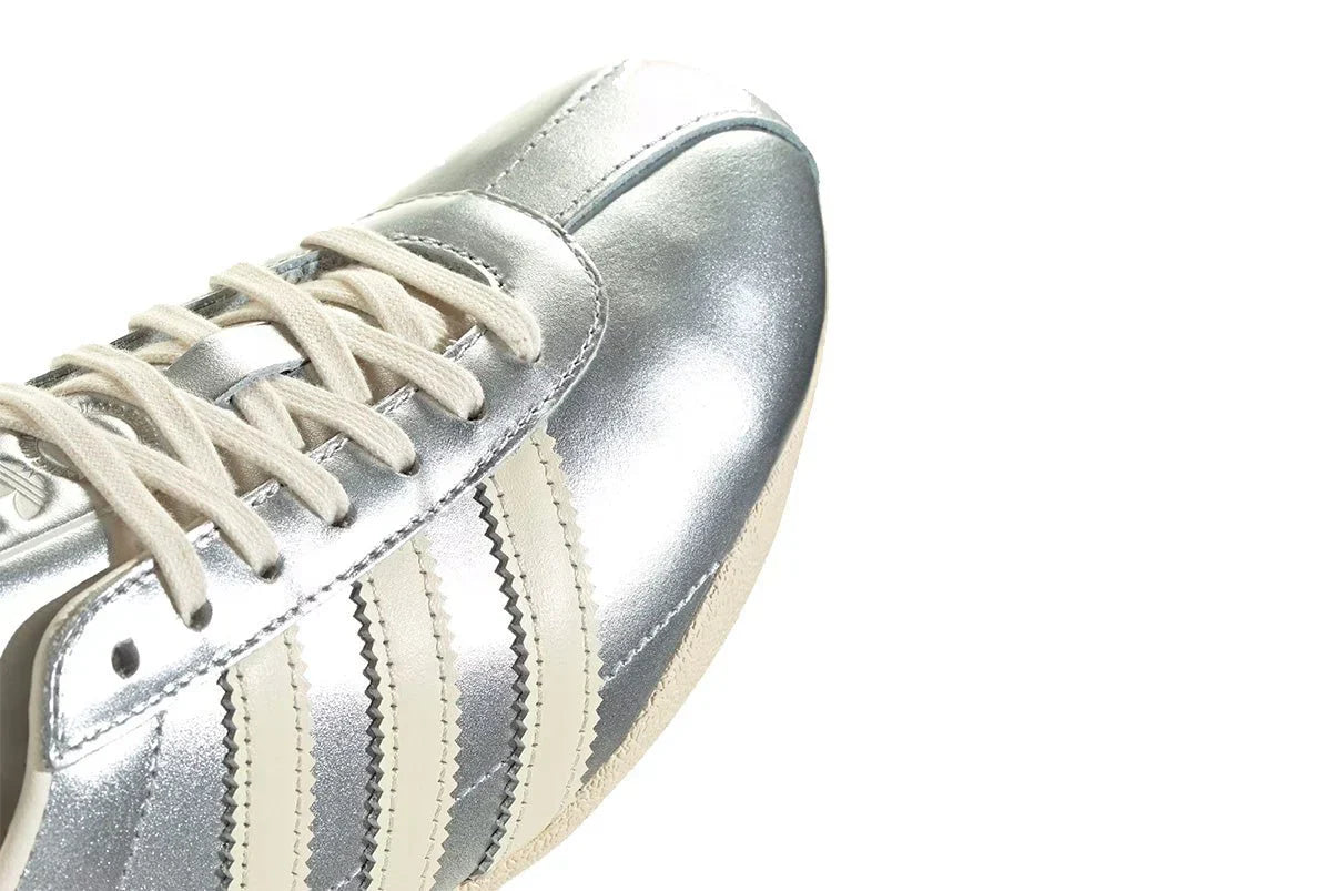 Tênis Adidas Tokyo Silver Metallic Prata detalhe do material