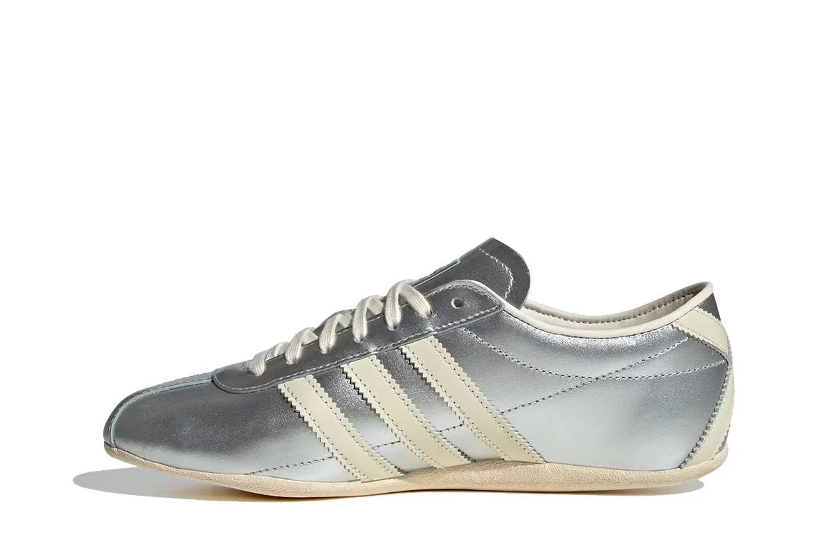 Tênis Adidas Tokyo Silver Metallic Prata detalhe do acabamento