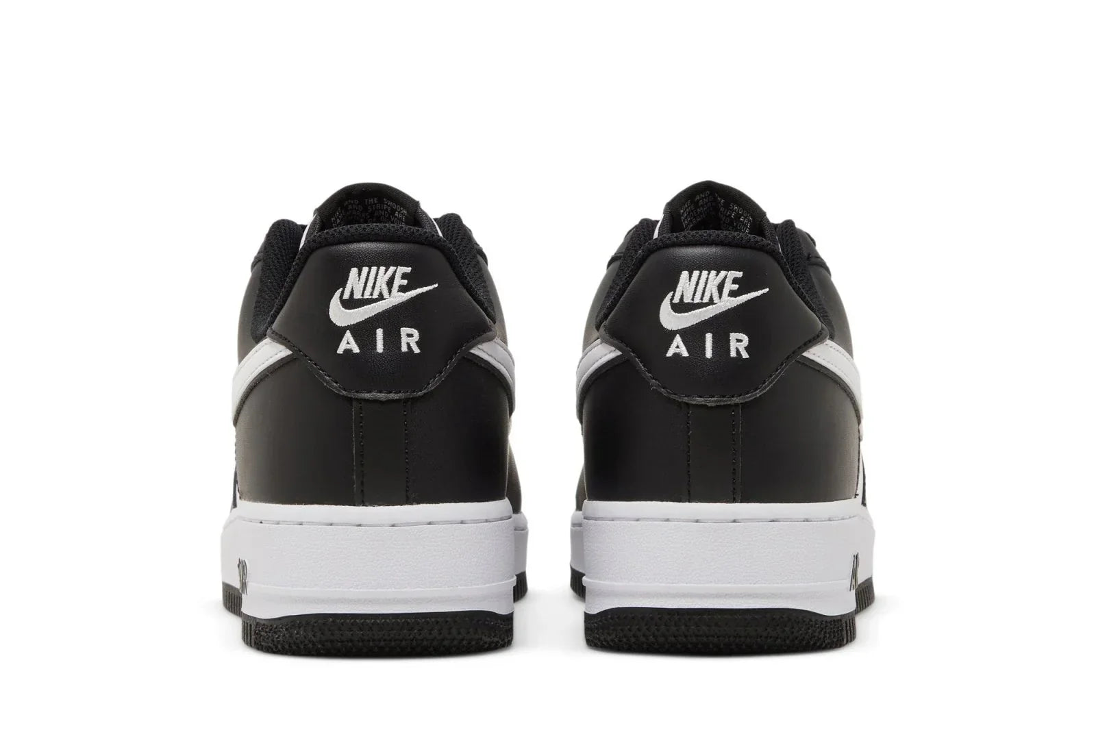 Tênis Air Force 1 Low 07 Panda Preto detalhe lateral