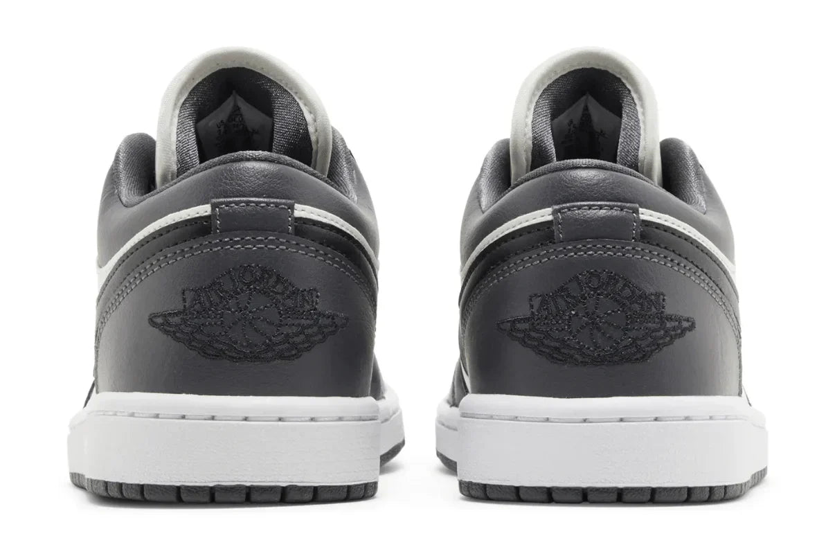 Tênis Air Jordan 1 Low Dark Grey Cinza vista traseira
