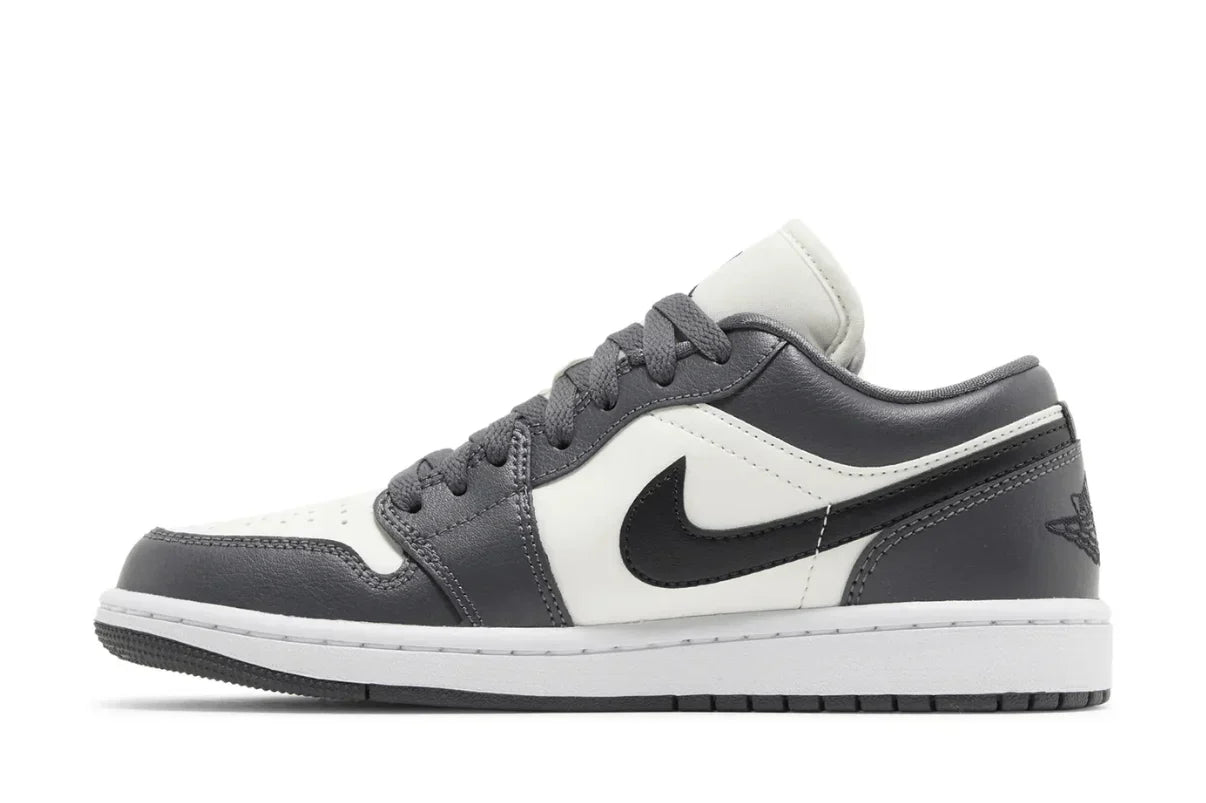 Tênis Air Jordan 1 Low Dark Grey Cinza detalhe do solado