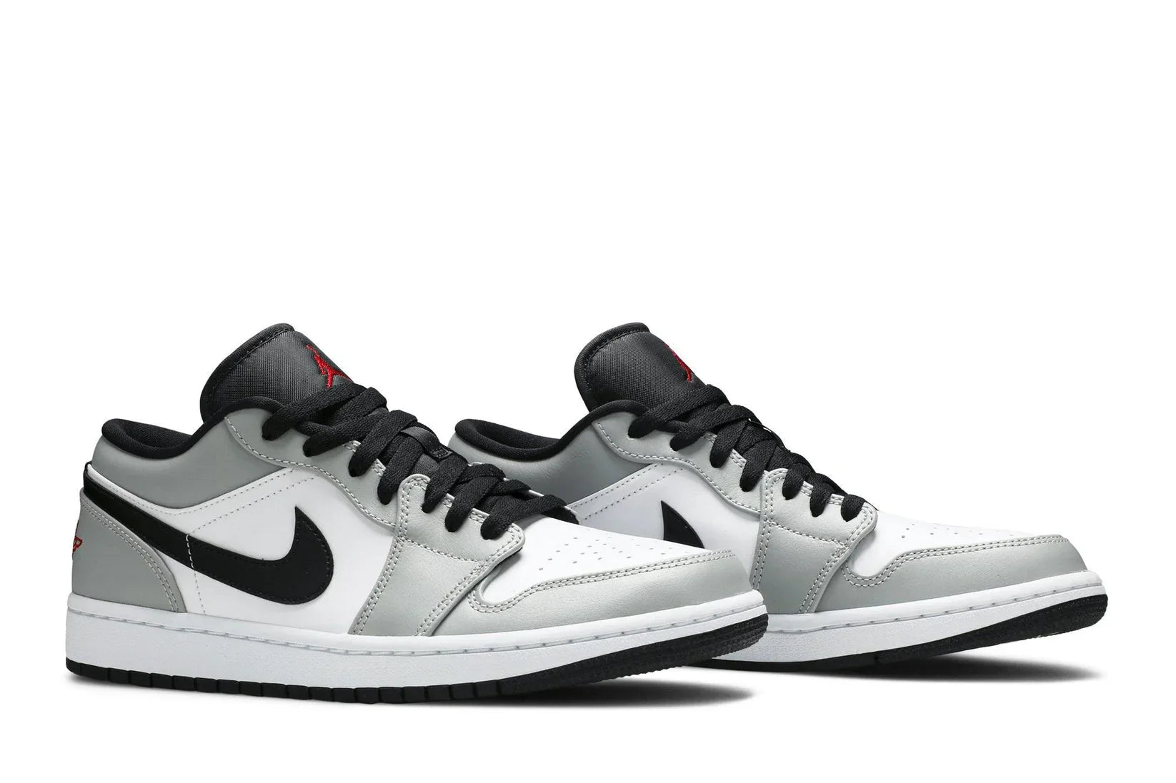 Tênis Air Jordan 1 Low Light Smoke Grey Cinza detalhe do solado
