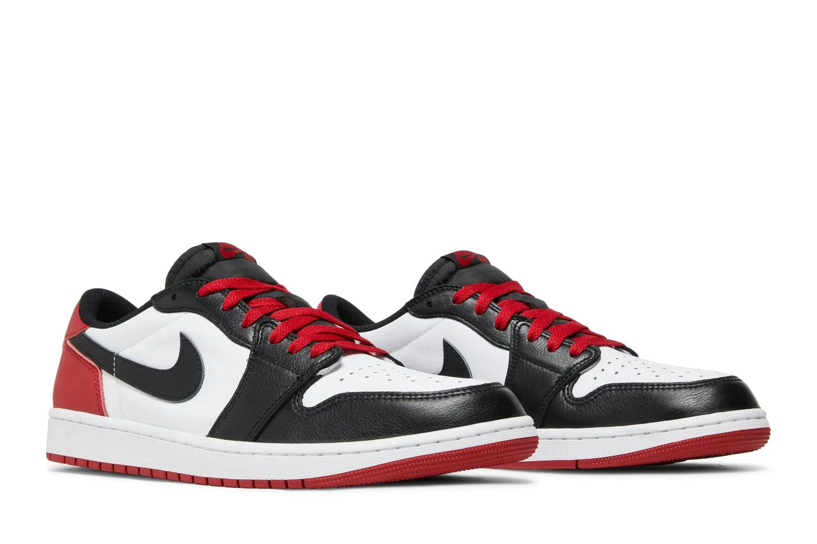 Tênis Air Jordan 1 Low OG Black Toe (2023) Vermelho vista traseira