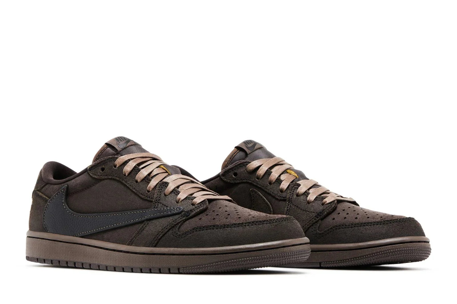 Tênis Air Jordan 1 Low Og Sp x Travis Scott Velvet Brown Marrom detalhe do solado