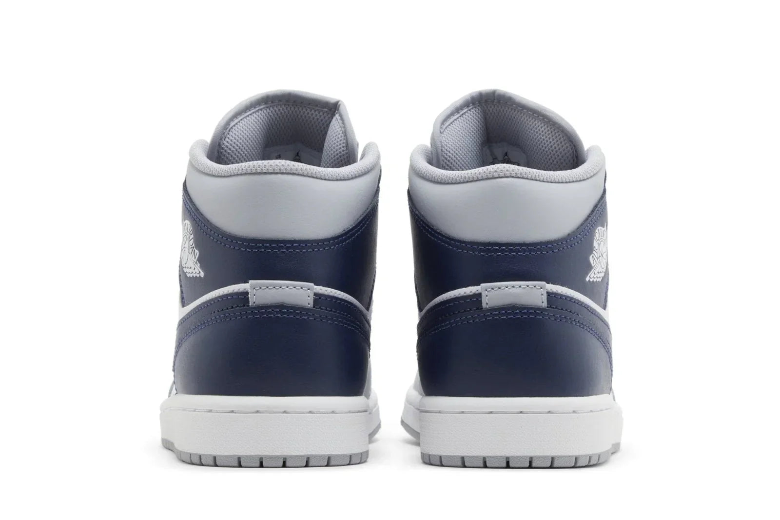 Tênis Air Jordan 1 Mid Wolf Grey Midnight Navy Cinza detalhe do solado