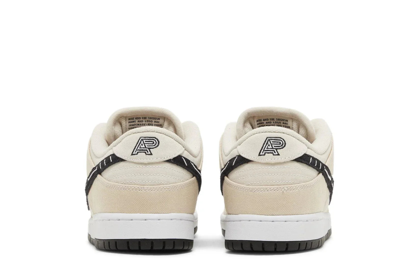 Tênis Nike SB Dunk Low Albino & Preto Jiu-Jitsu vista traseira