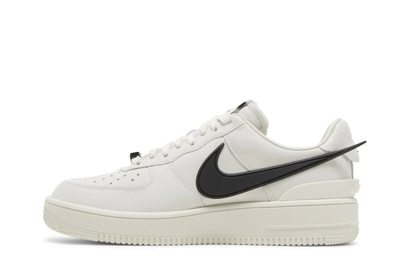 Tênis Ambush x Nike Air Force 1 Low Phantom Branco detalhe do solado