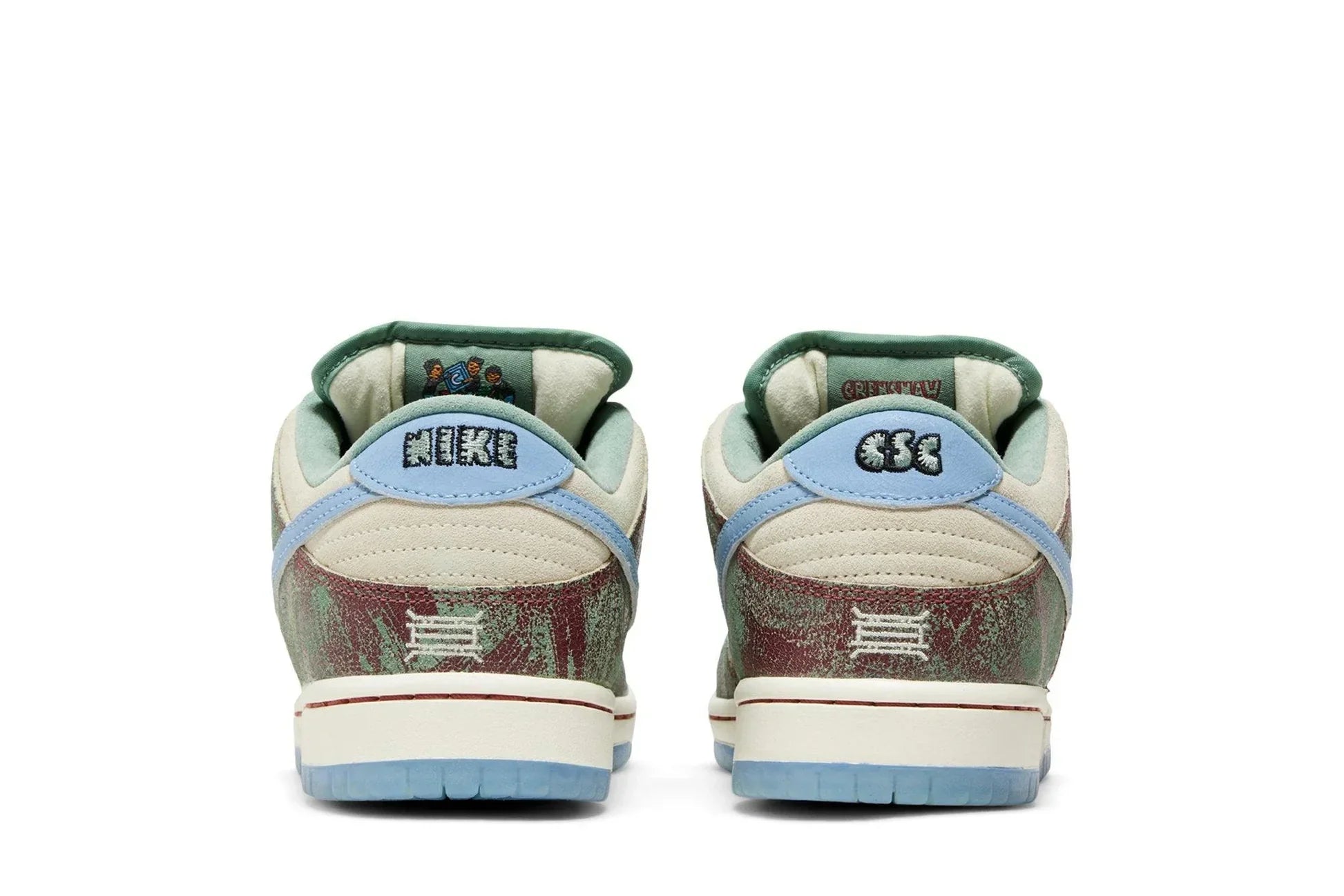 Tênis Crenshaw Skate Club x Nike SB Dunk Low Multicolor detalhe do solado