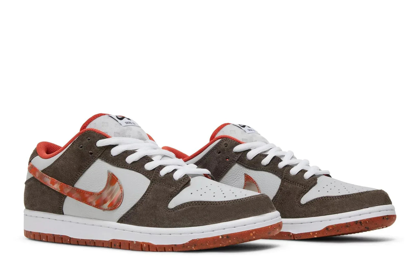 Tênis Crushed D.C. x Nike SB Dunk Low Golden Hour Colorido vista traseira