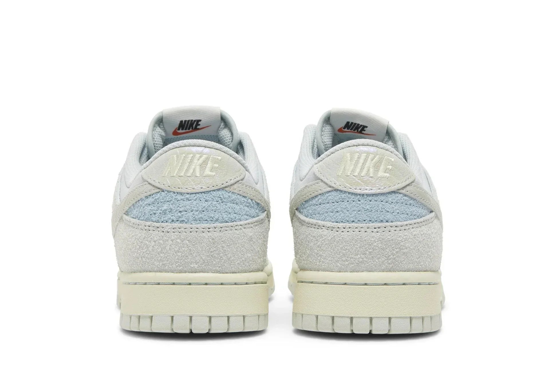 Tênis Dunk Low Light Ocean Bliss detalhe do solado