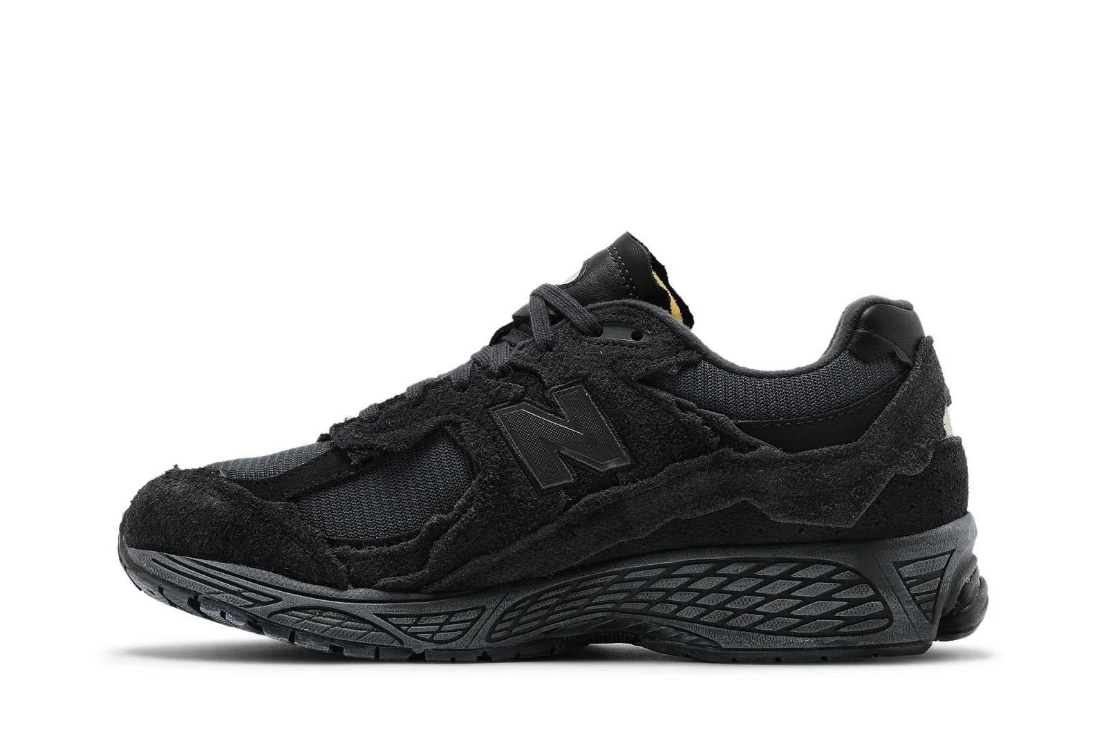 Tênis New Balance 2002R Protection Pack Phantom Cinza Camurça Mesh Preto detalhe lateral
