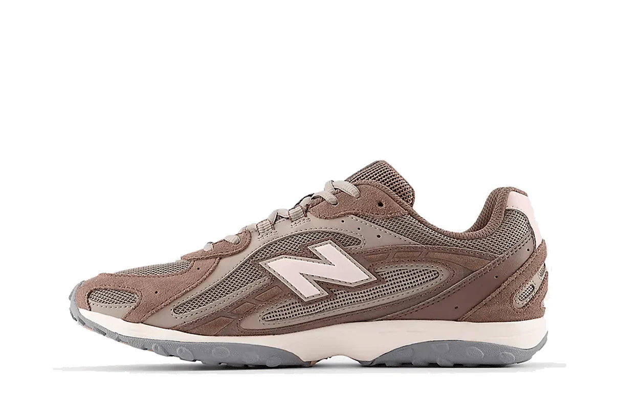 Tênis New Balance 204L Cortado Marrom vista traseira