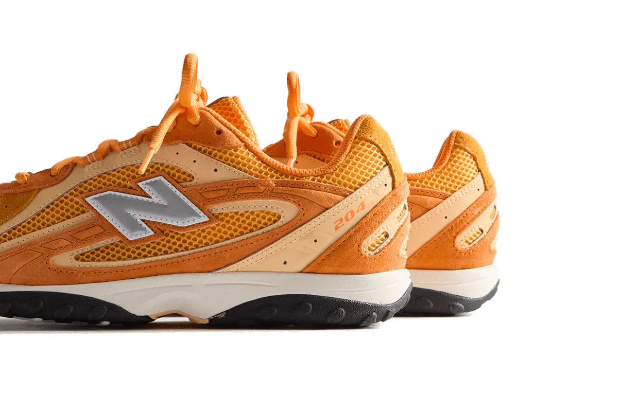 Tênis New Balance 204L Kith Orange Laranja vista traseira