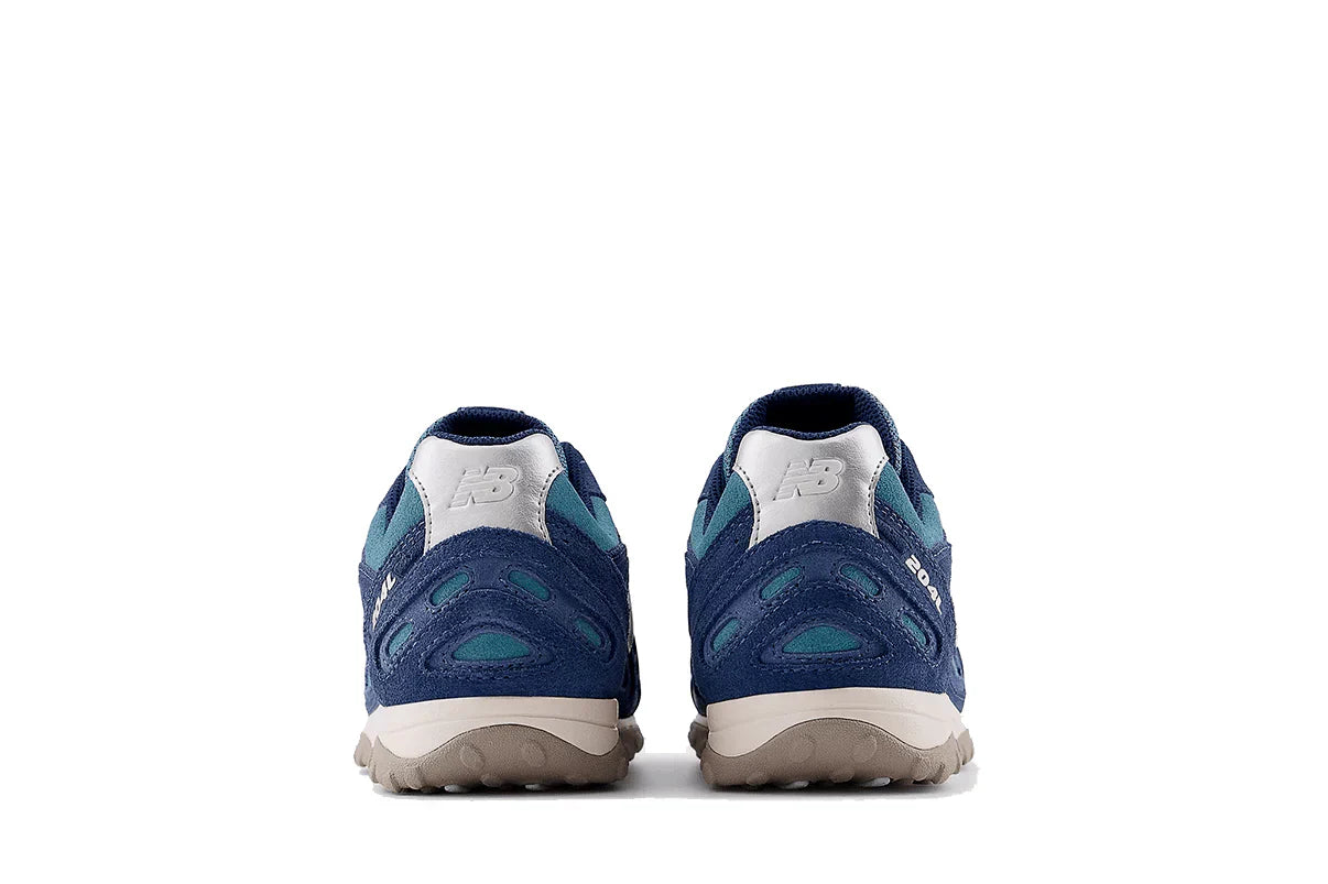 Tênis New Balance 204L Navy Salt Watre Azul detalhe do solado