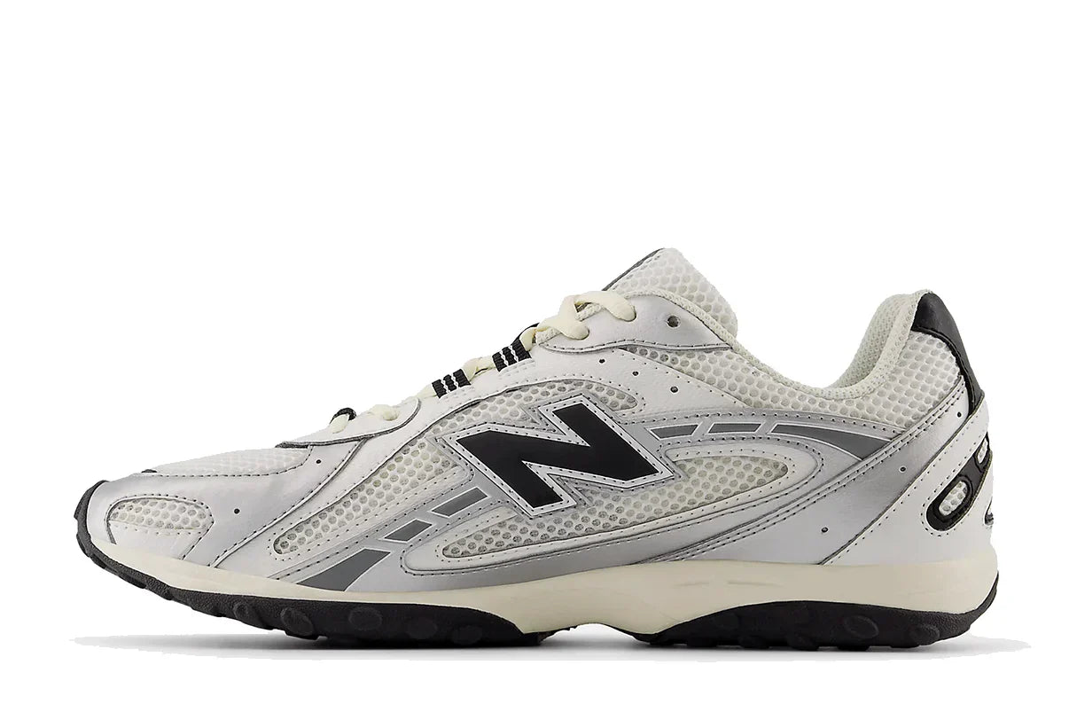 Tênis New Balance 204L Silver Metallic Black Prateado vista traseira