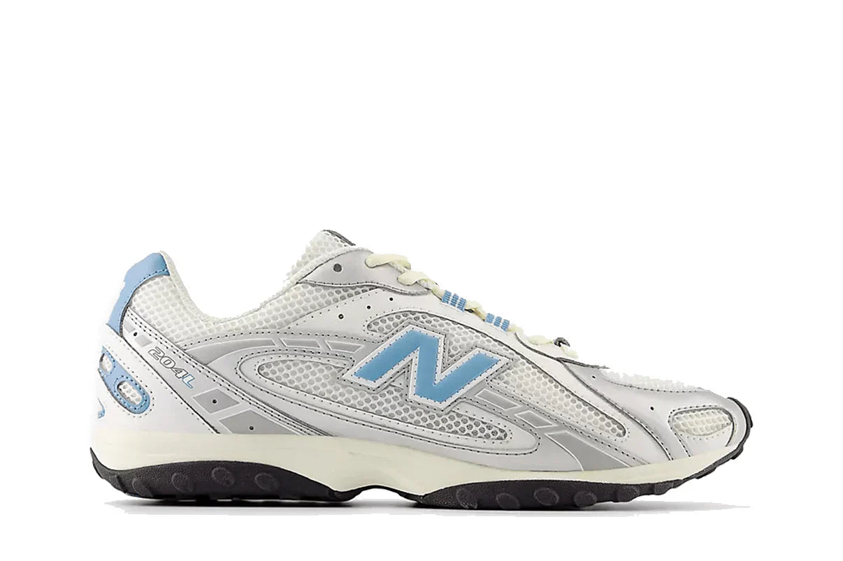 Tênis New Balance 204L Silver Metallic Sky Prateado vista lateral
