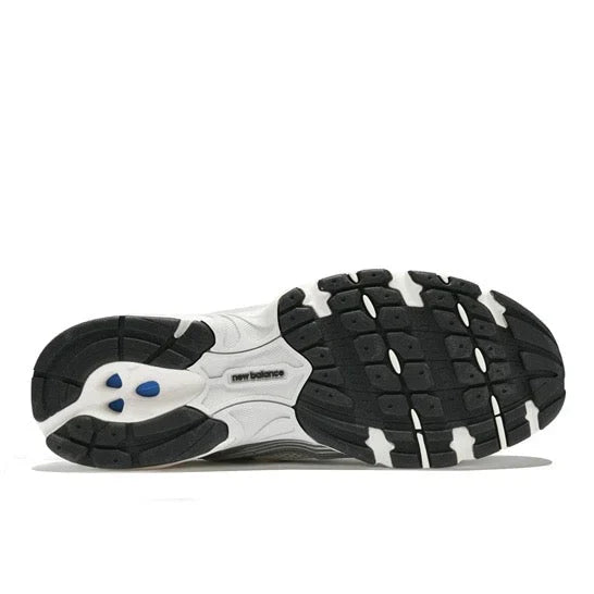 Tênis New Balance 530 Silver Black Cinza vista traseira