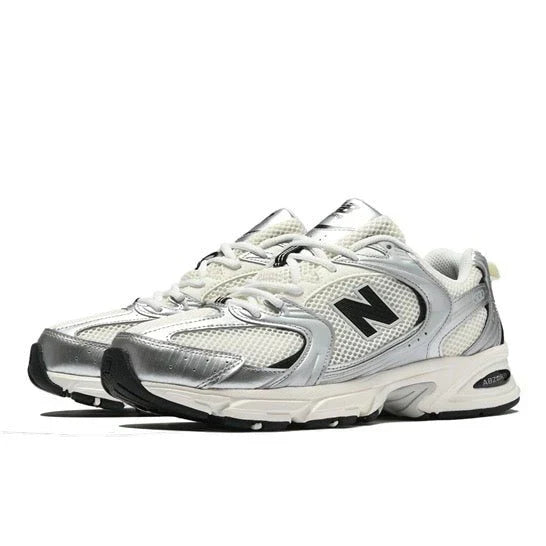 Tênis New Balance 530 Silver Black Cinza detalhe do solado