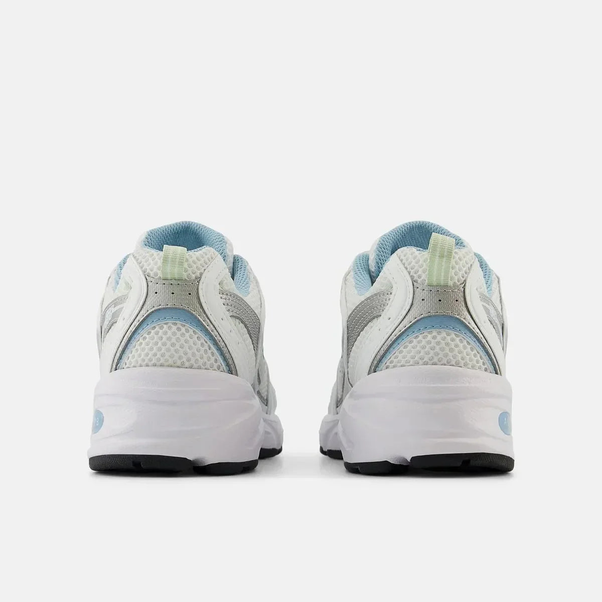 Tênis New Balance 530 White Chrome Blue Branco vista traseira