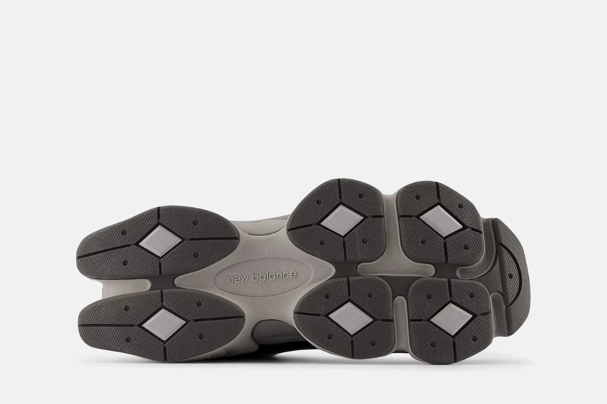 Tênis New Balance 9060 Black Castlerock Preto detalhe do material