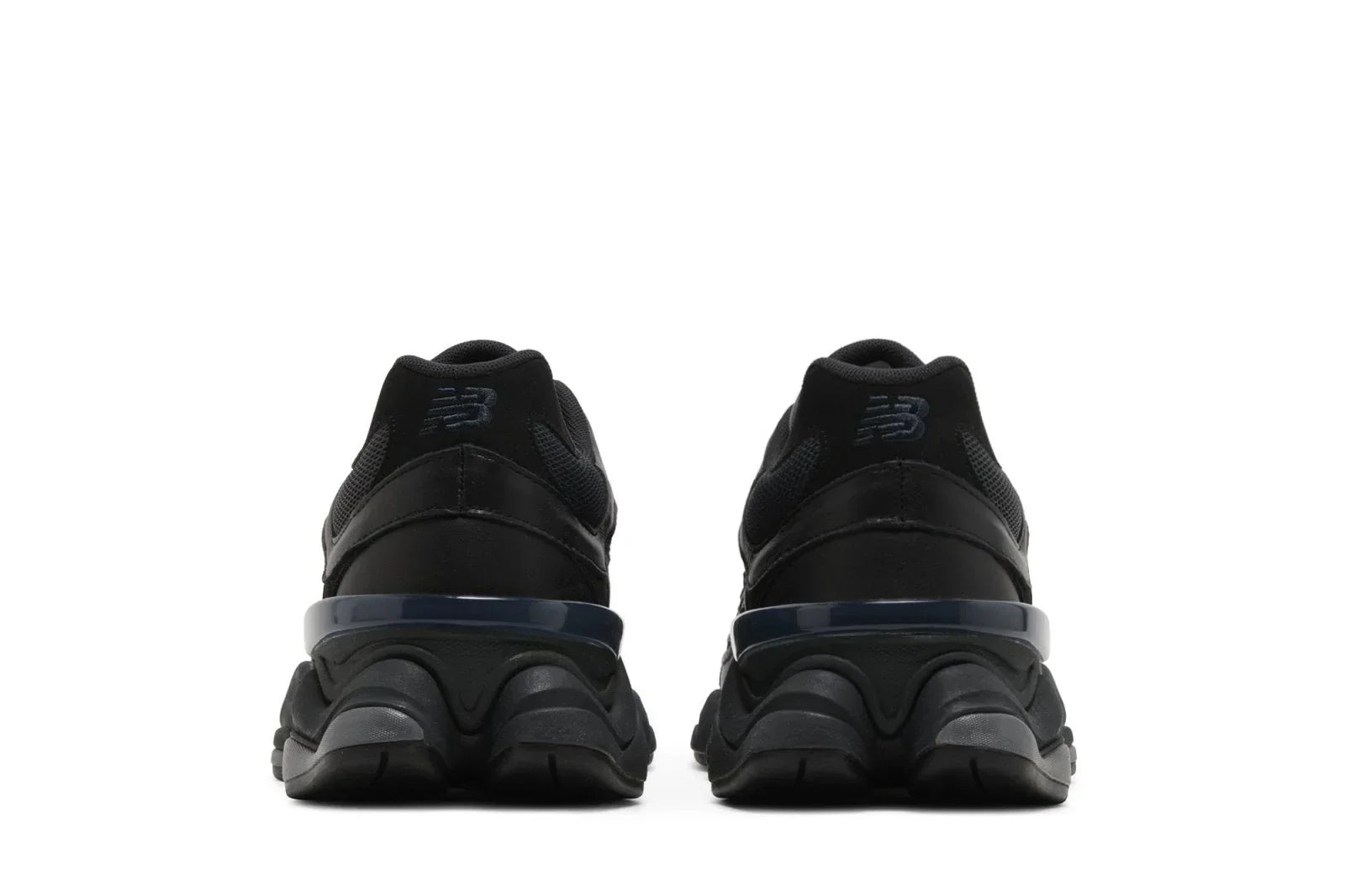 Tênis New Balance 9060 Triple Black Preto detalhe do solado