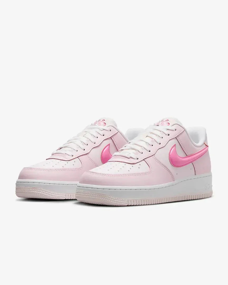 Tênis Nike Air Force 1 07 Lx Paw Print Rosa detalhe do solado