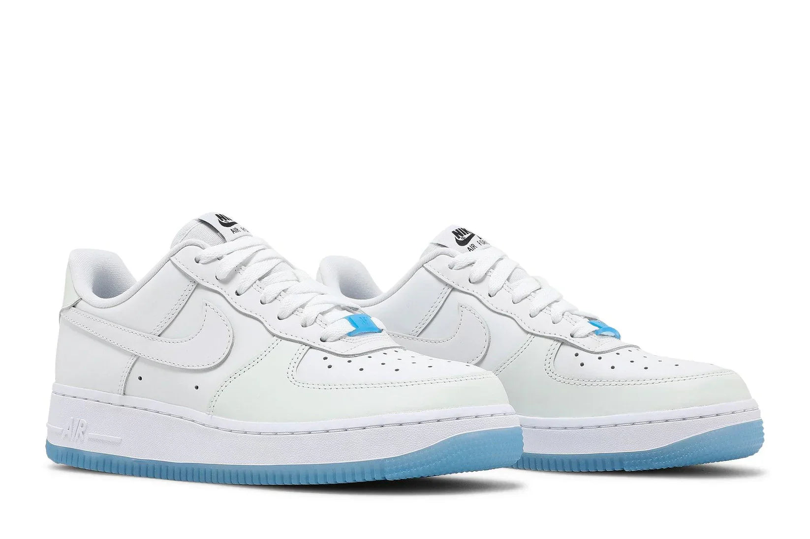 Tênis Nike Air Force 1 Low LX UV Reactive Branco detalhe do solado